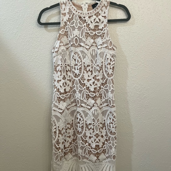 Short lace dress - Picture 1 of 2